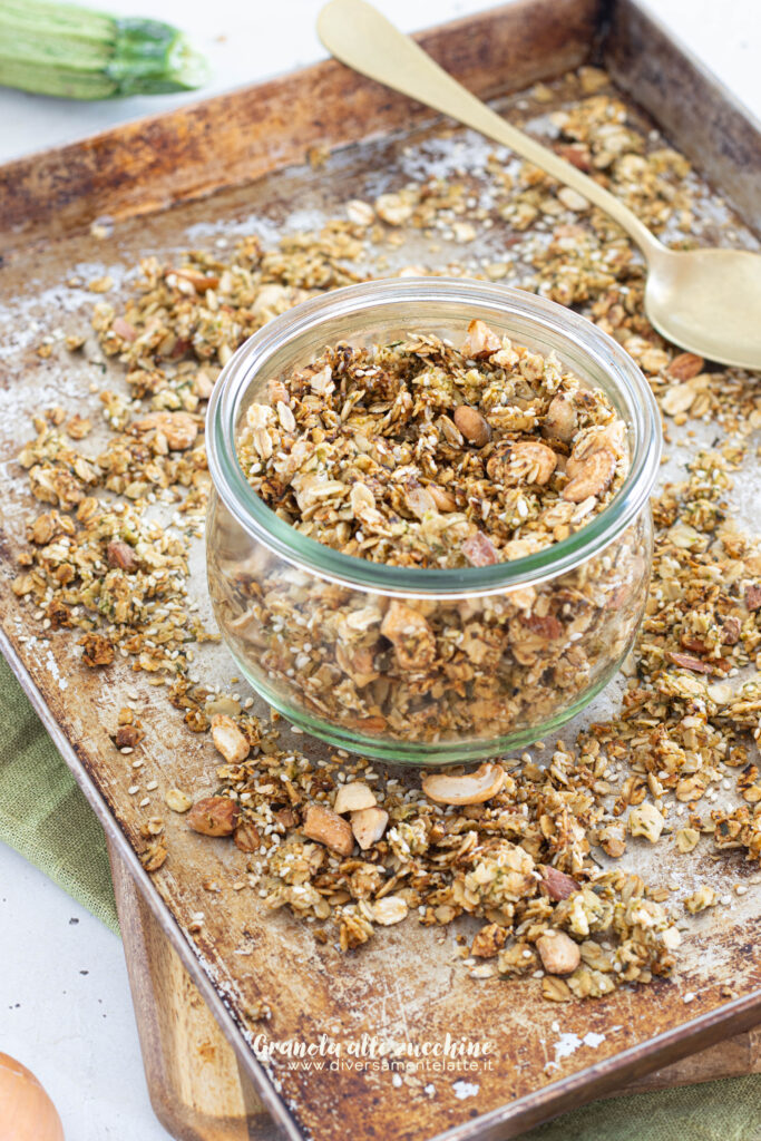 granola salata alle zucchine